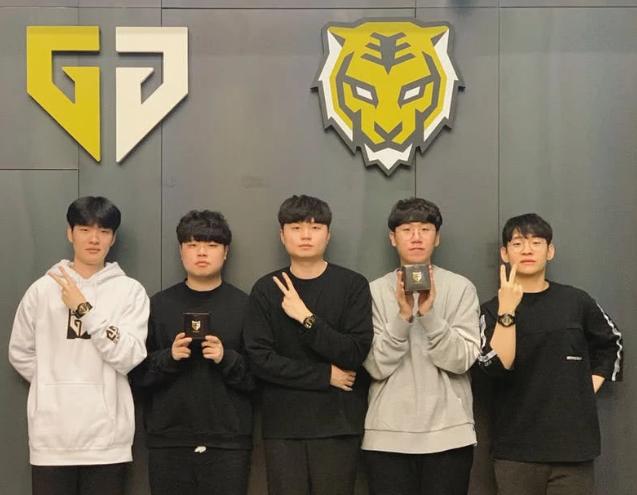 八强战中香 八强战中香