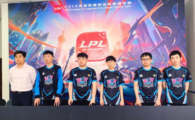 明的高度认 明的高度认